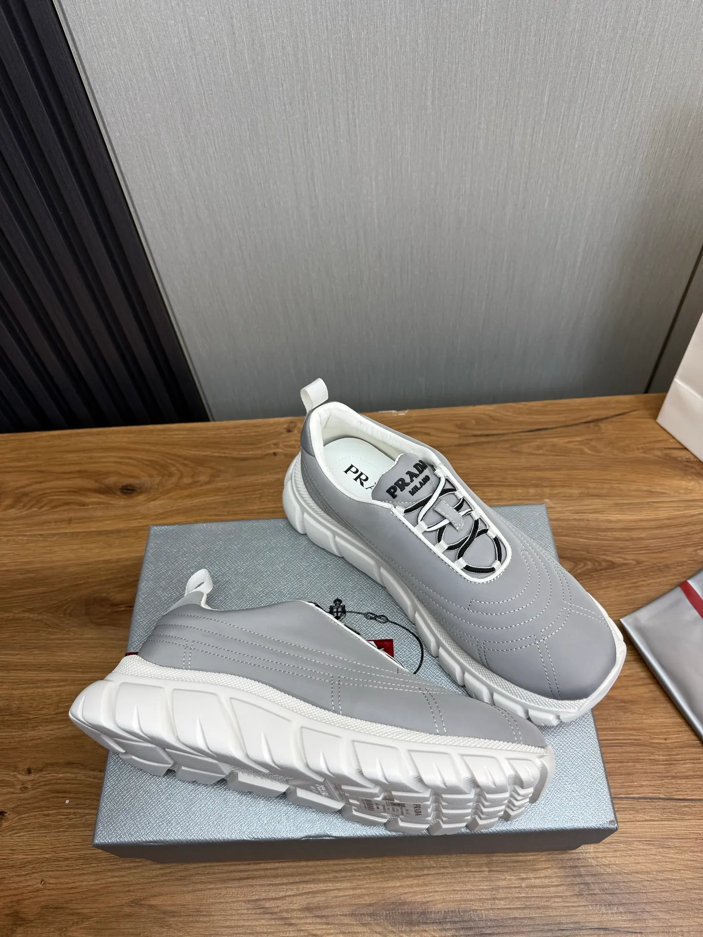 Men's shoes 💰580💰 [PRADA] Men's shoes are popular in the counter, official website synchronization, 1 high-quality shipment ✔️Imported waterproof fabric + cowhide lining, 1🆚1 replica, original sole, 38-45 (45 customized, non-refundable)